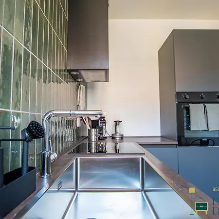 Lägenhet L'attico Del Corso Trieste